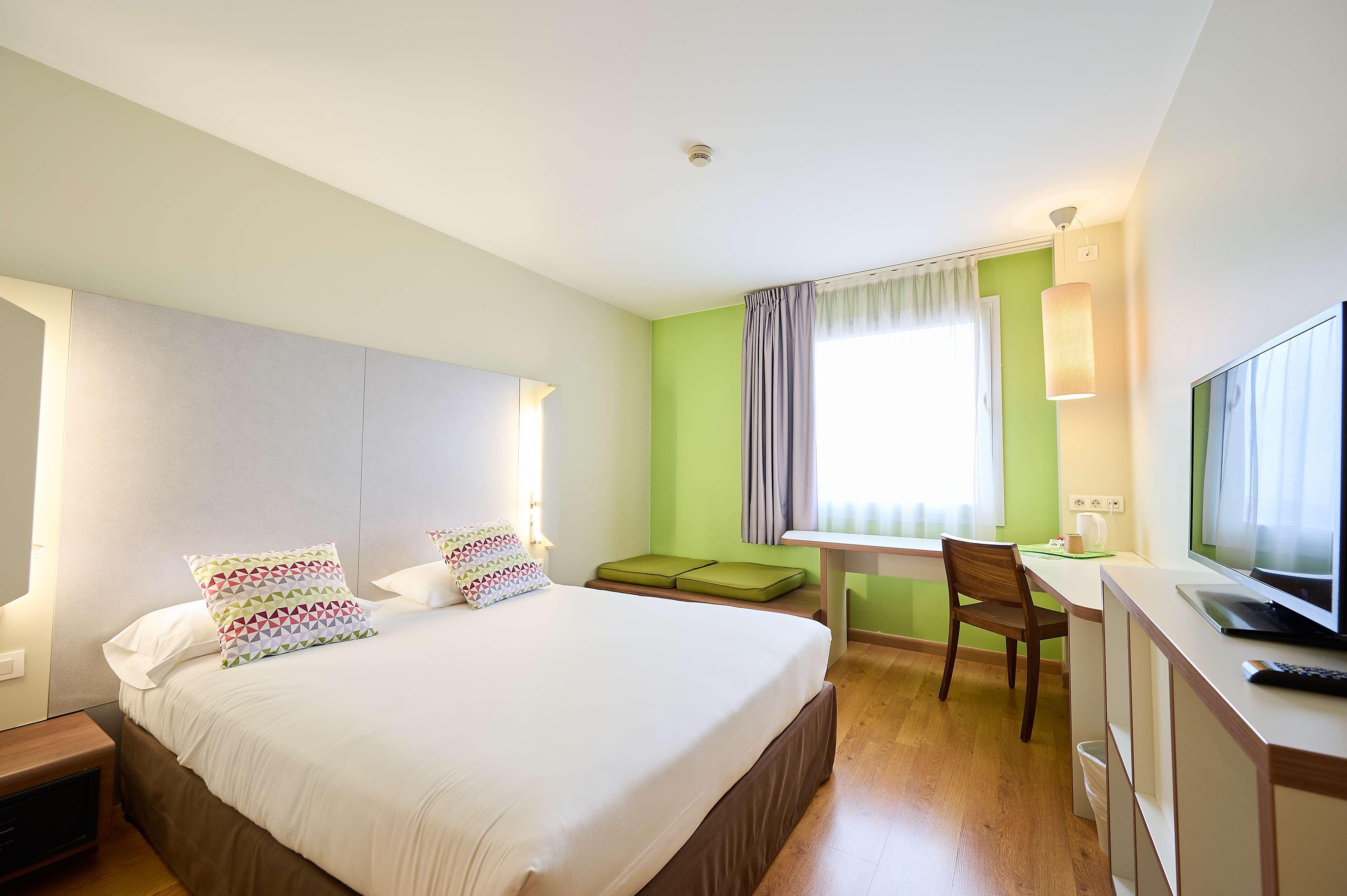 Travelodge Bcn Cornella Fira Cornellà de Llobregat Exterior foto