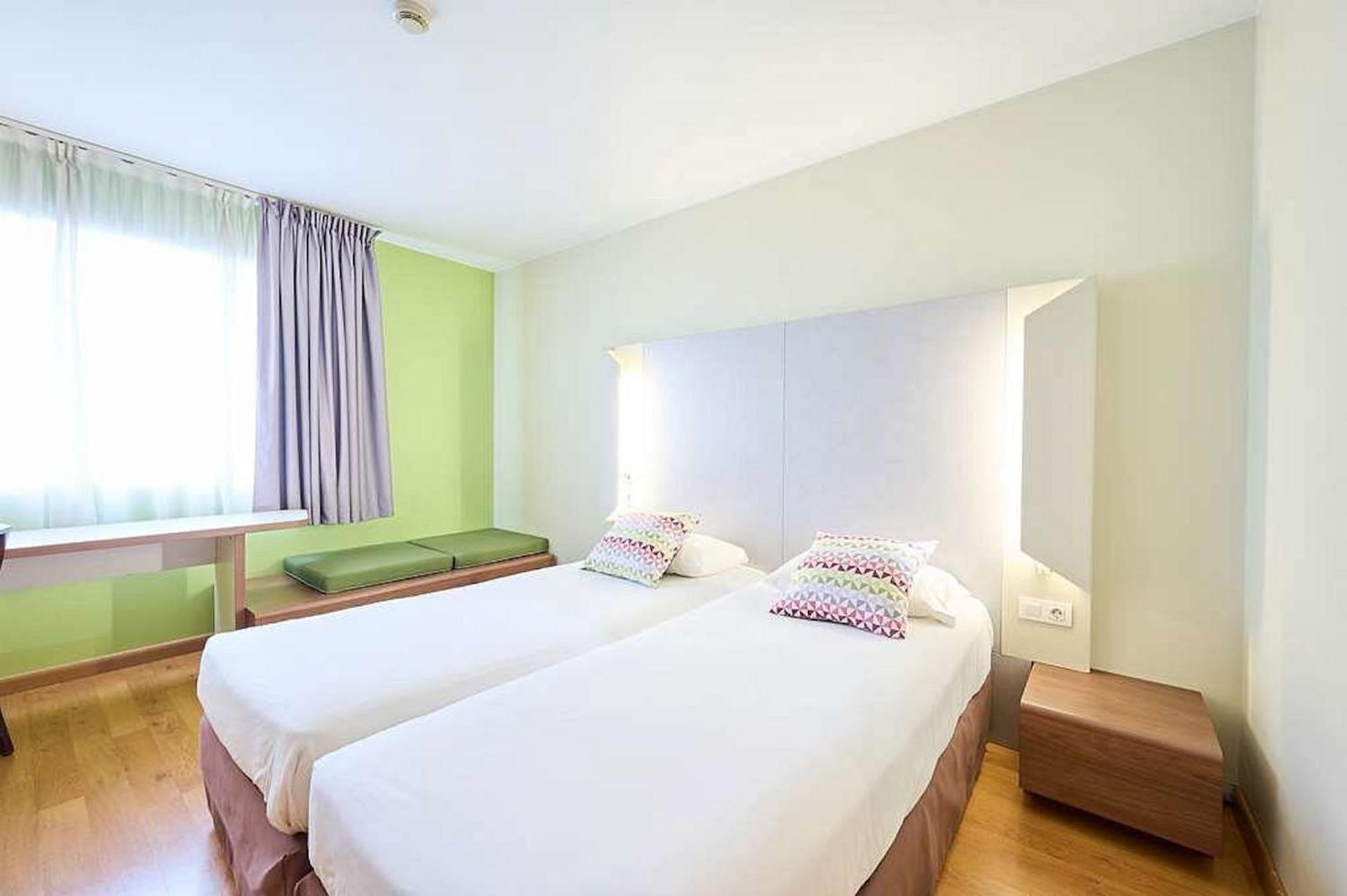 Travelodge Bcn Cornella Fira Cornellà de Llobregat Exterior foto