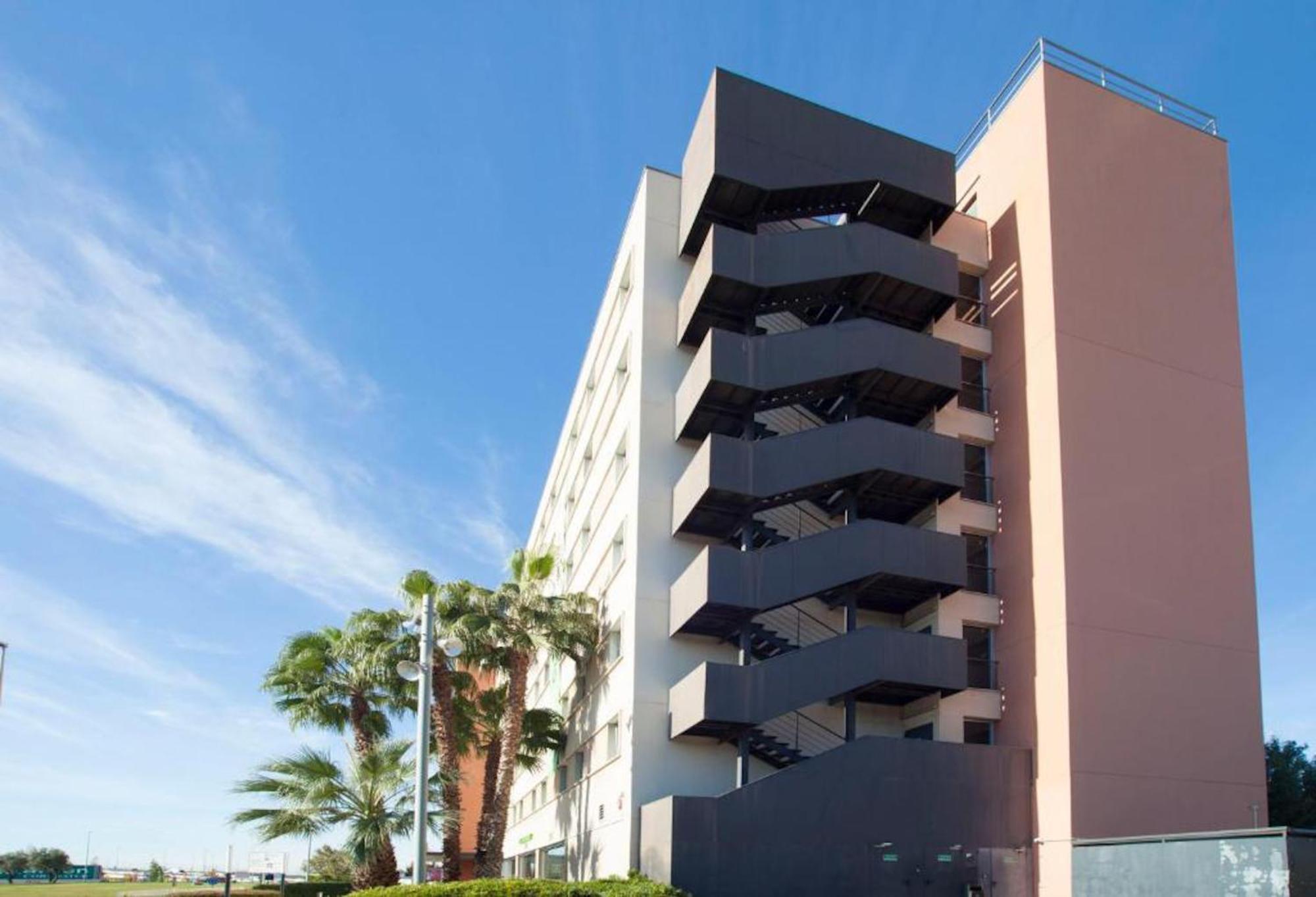 Travelodge Bcn Cornella Fira Cornellà de Llobregat Exterior foto