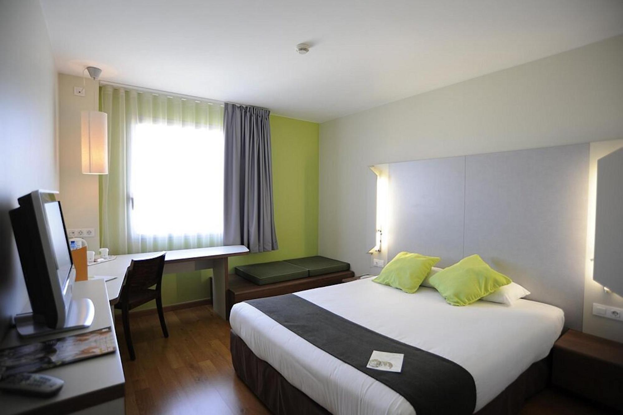 Travelodge Bcn Cornella Fira Cornellà de Llobregat Exterior foto